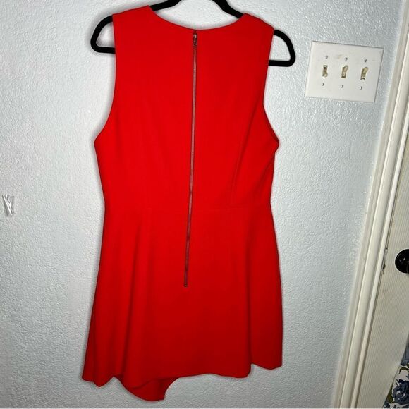 Alice + Olivia Asymmetrical Callie Cherry Red Mini V-Neckline Dress Size 12 - Picture 3 of 13
